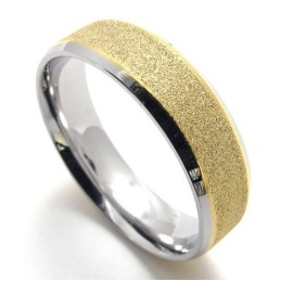 Elegant Form, Farveglans, Titanring I Overlegen Kvalitet