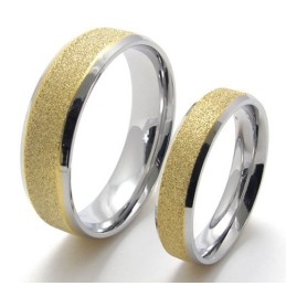Elegant Form, Farveglans, Titanring I Overlegen Kvalitet