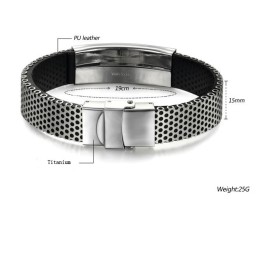 Kvalitets- Og Kvantitetssikret Armbånd I Titaniumlæder Med Kors Til Mænd
