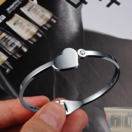 Kendt For Sin Fine Kvalitets Titanium Armbånd Til Kvinder Med Hjerteformet Læder