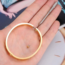 Pålidelig Kvalitets Titanium Armbånd Til Kvinder Med Rhinsten