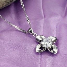 Verdenskendt Platinbelagt Titanhalskæde Med Diamanter Til Kvinder