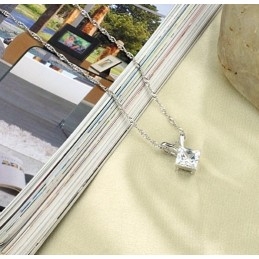 Kvalitets- Og Kvantitetssikret Retro Titanhalskæde Til Kvinder