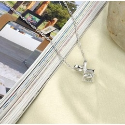 Kvalitets- Og Kvantitetssikret Retro Titanhalskæde Til Kvinder