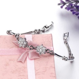 Dronningen Af Kvalitet, Kvindelig Blommeblomstformet Titaniumarmbånd Med Diamanter