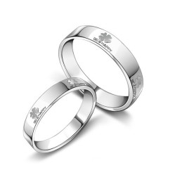 Kendt For Sin Fine Kvalitet, Kløverformet Platinbelagt Titanring Til Elskere