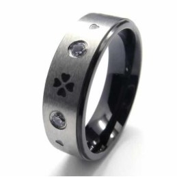 Ring Med Firebladet Kløver Og Diamanter På 6 Mm