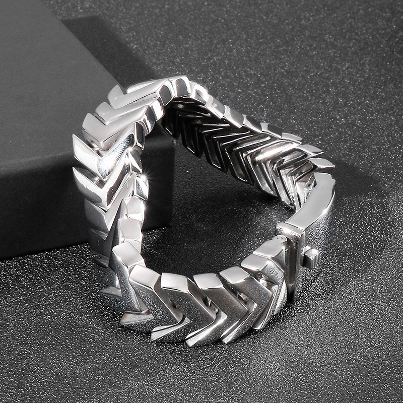 Cool Herrearmbånd Med Slangeben I Titanium Som Gaveidé