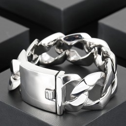 Moderigtigt Herrearmbånd Med Poleret Håndsmykker I Titanium