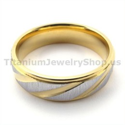 Gylden Titaniumring Med Diamant