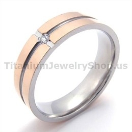 Gylden Titaniumring Med Diamant