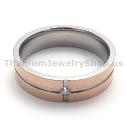 Gylden Titaniumring Med Diamant