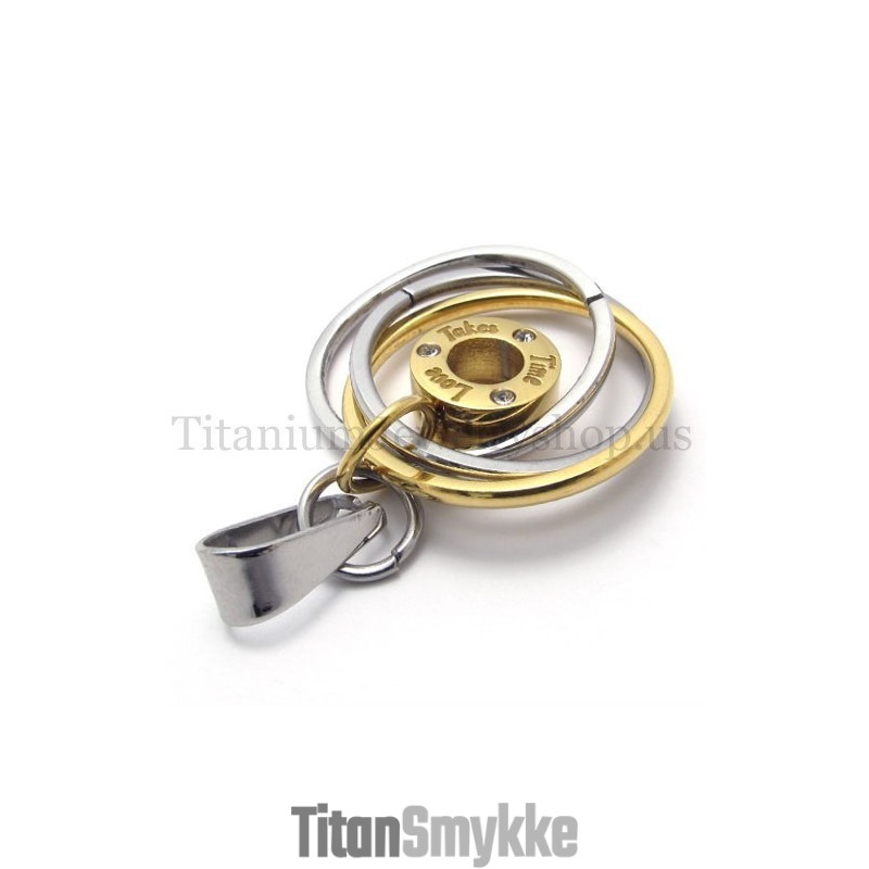 Guld Multiring Graveret Med "Take Time Love" Titanium Vedhæng