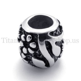 Ellipsformet Titaniumvedhæng Med Blomster Og Heldperler