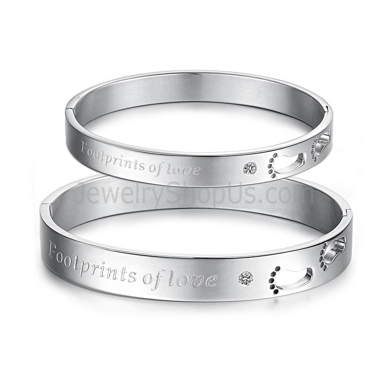 Tatanium "Footprints Of Love" Pararmbånd Med Hule Fodspor Og Rhinsten C850 Tatanium "Footprints Of Love" Pararmbånd Med Hule Fodspor Og Rhinsten C850