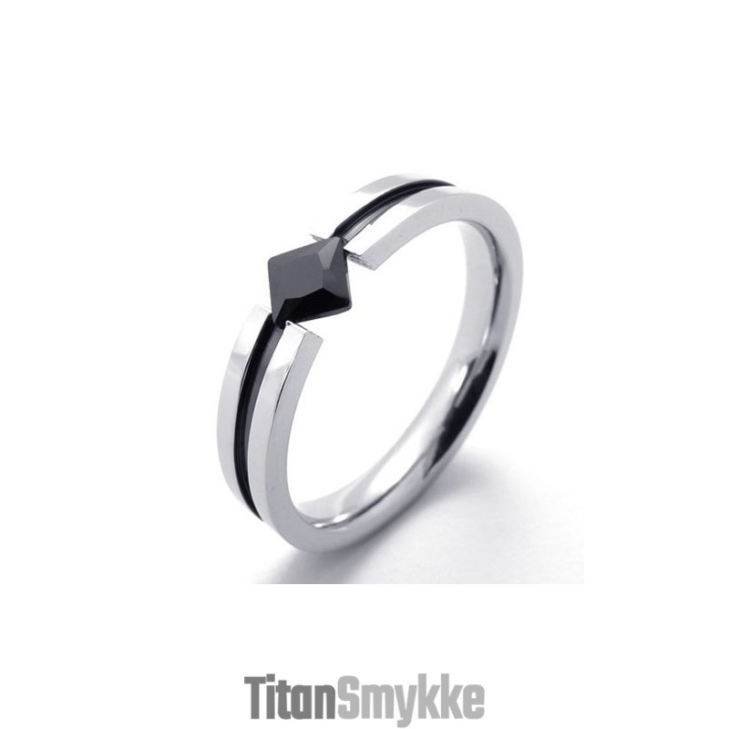 Moderigtig Sort Ædelstensring I Titanium