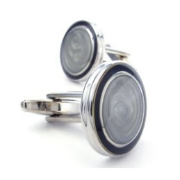 Behændigt Design I Delikate Farver I Høj Kvalitet I Titanium
