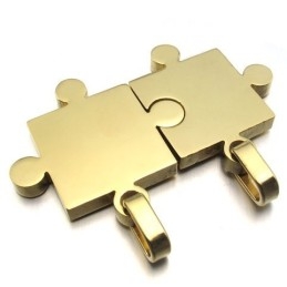 Behændigt Design, Farveglans, Der Giver Et Titaniumvedhæng Med Lang Historie